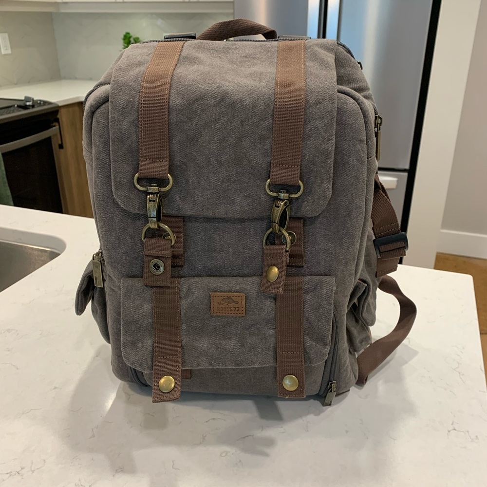 Roots backpack ( Camara bag)